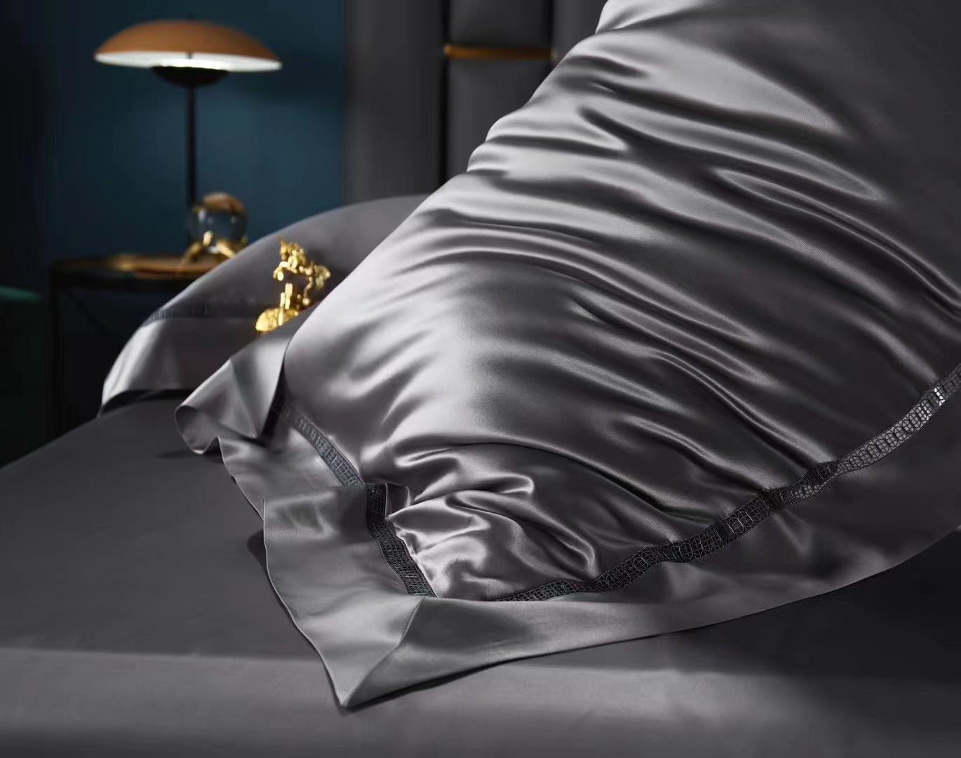 HELLO DARKENSS - Lace artisan 25 Momme 4-Piece Pure Mulberry Silk Bed Linen Set