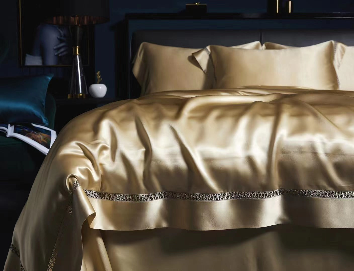 CHRYSOS - Lace artisan 30 Momme 4-Piece Pure Mulberry Silk Bed Linen Set