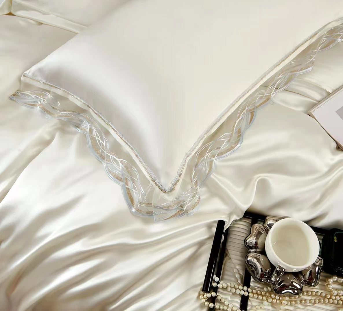 NIRVANA - Lace artisan 25 Momme 4-Piece Pure Mulberry Silk Bed Linen Set