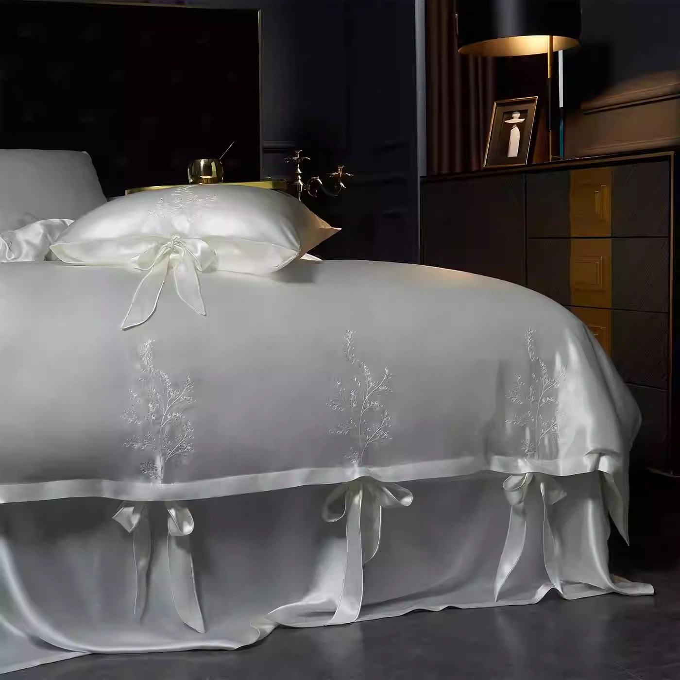 SUYUEAT - Embroidered 30 Momme Full Silk Set 4pcs, Princess White